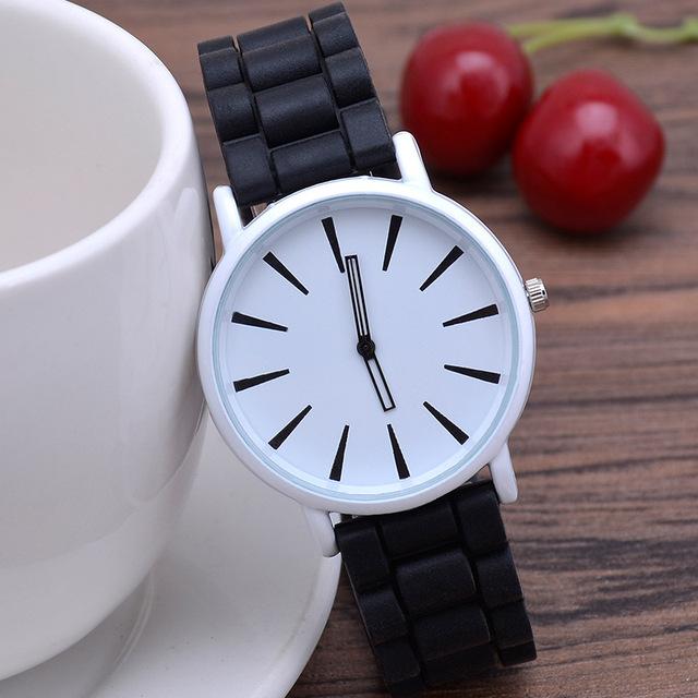 Damenuhren Ultradünn Silikon Damen Armband Großes Zifferblatt Koreanische Edition Studentin Mode Quarz Armbanduhr UTHAI CE76 black
