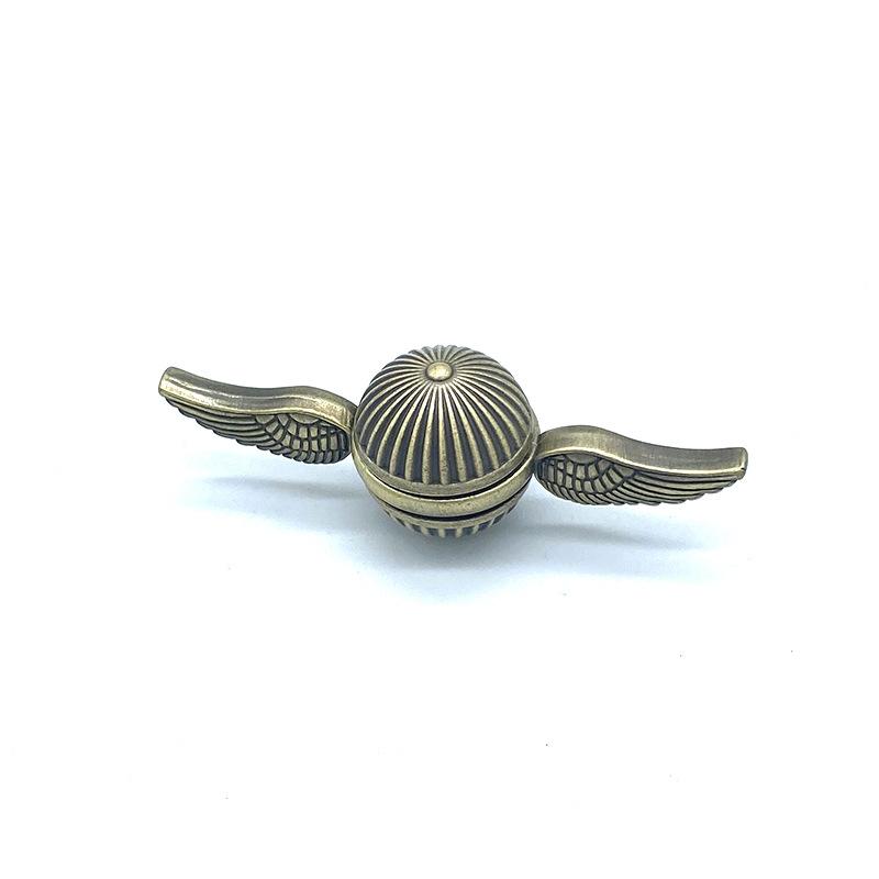 Fidget Spinners aus Metall, Fidget Spinner-Geschenke für Erwachsene und Kinder, Anti-Stress-Angst-ADHS-Linderung Fidgets-Spielzeug, Finger-Hand-Spinner-Spielzeug, kleines Gadget 8.2x4.2cm bronze