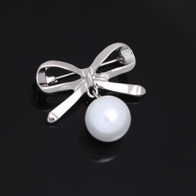 Perlennadel, blendfreie, exquisite Brosche mit Strasssteinen, mit Strasssteinen besetzte Corsage und Schleife, Kleidung white