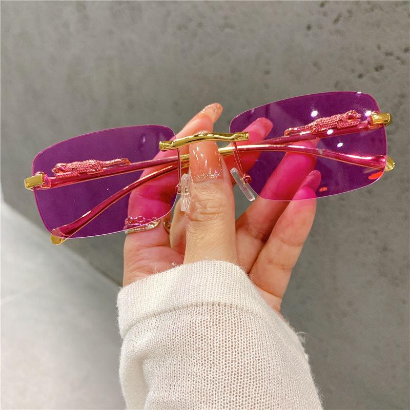 Vintage-Sonnenbrille, randlos, Cut-Edge-Sonnenbrille, modische Designer-Sonnenbrille, luxuriöse Sonnenbrille mit goldenem Leopardenrahmen, UV400 1 PCS violett
