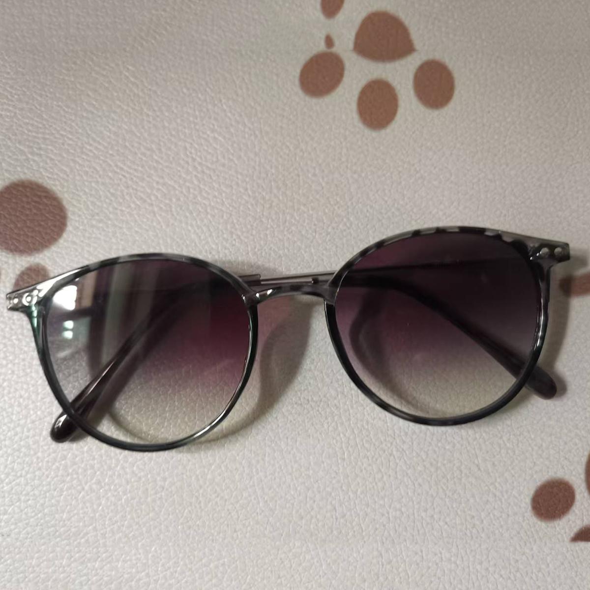 Neue koreanische Mode Damen Sonnenbrillen Outdoor Sonnenschutz Sonnenbrillen nicht polarisierte Mode-Accessoire grau