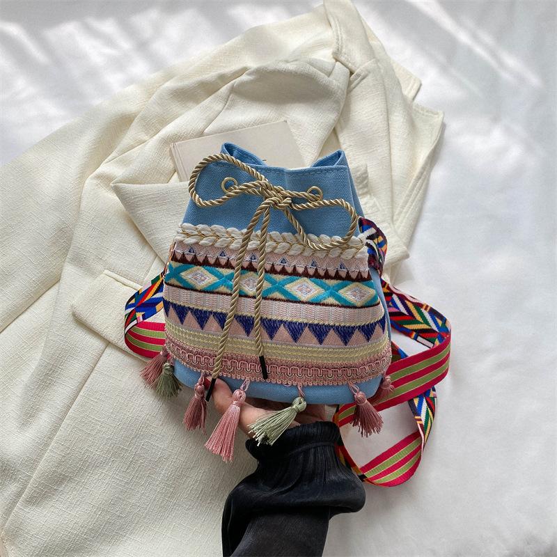Ethnische Feng Shui Bucket Bag Damen Neue handgemachte Quaste geflochtene Tasche Mode Retro Schultertasche Crossbody Bag Damen gray