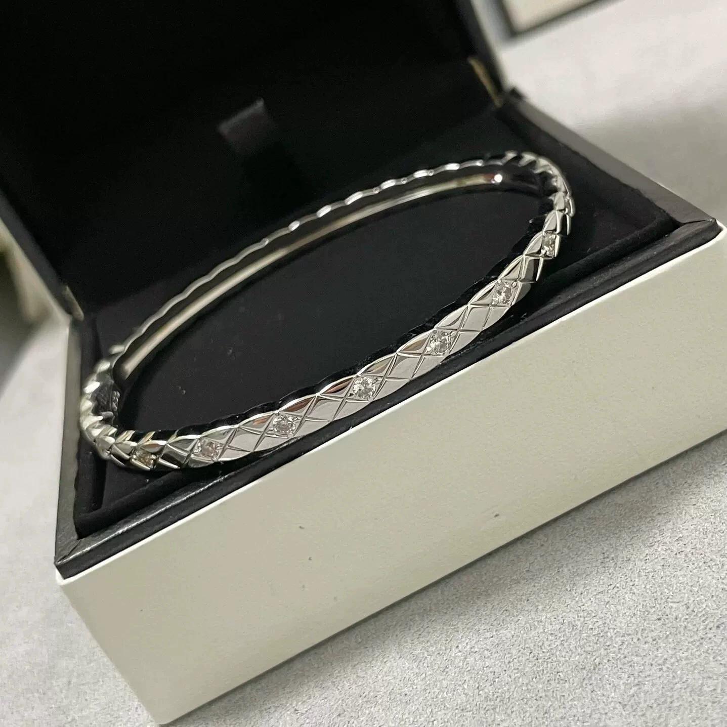 2025 Goldener Diamantgitter Voll Diamant Partnerarmband Gefertigt mit exquisiter Schlichtheit und vielseitigem Stil für Damen 18CM