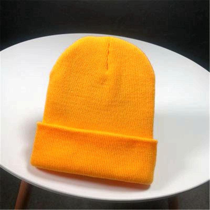 Klassische mehrfarbige Mütze, neue heiße Wintermütze für Damen und Herren, gestrickt, solide Herbst-Mütze 54cm-60cm gelb