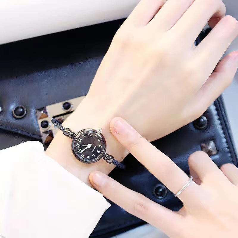 Damenuhren Kleine Goldene Armreif-Uhr Edelstahl Retro Damen Quarz Armbanduhr Uhr Mode Kleideruhr
