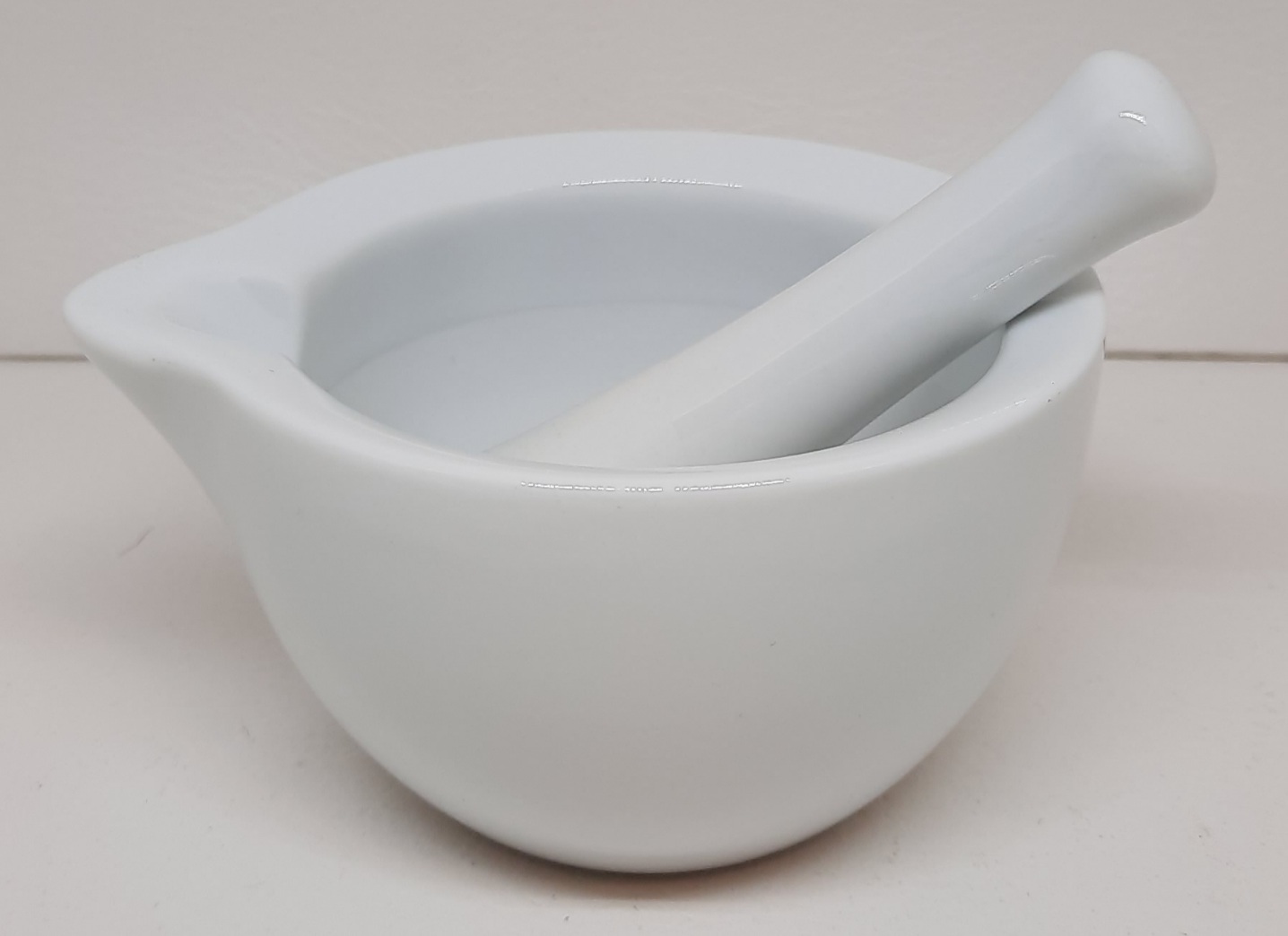 Mörser MACINO, Ø 10 cm Porzellan aufgerauter Boden der Schale u.Kopf des Stößels