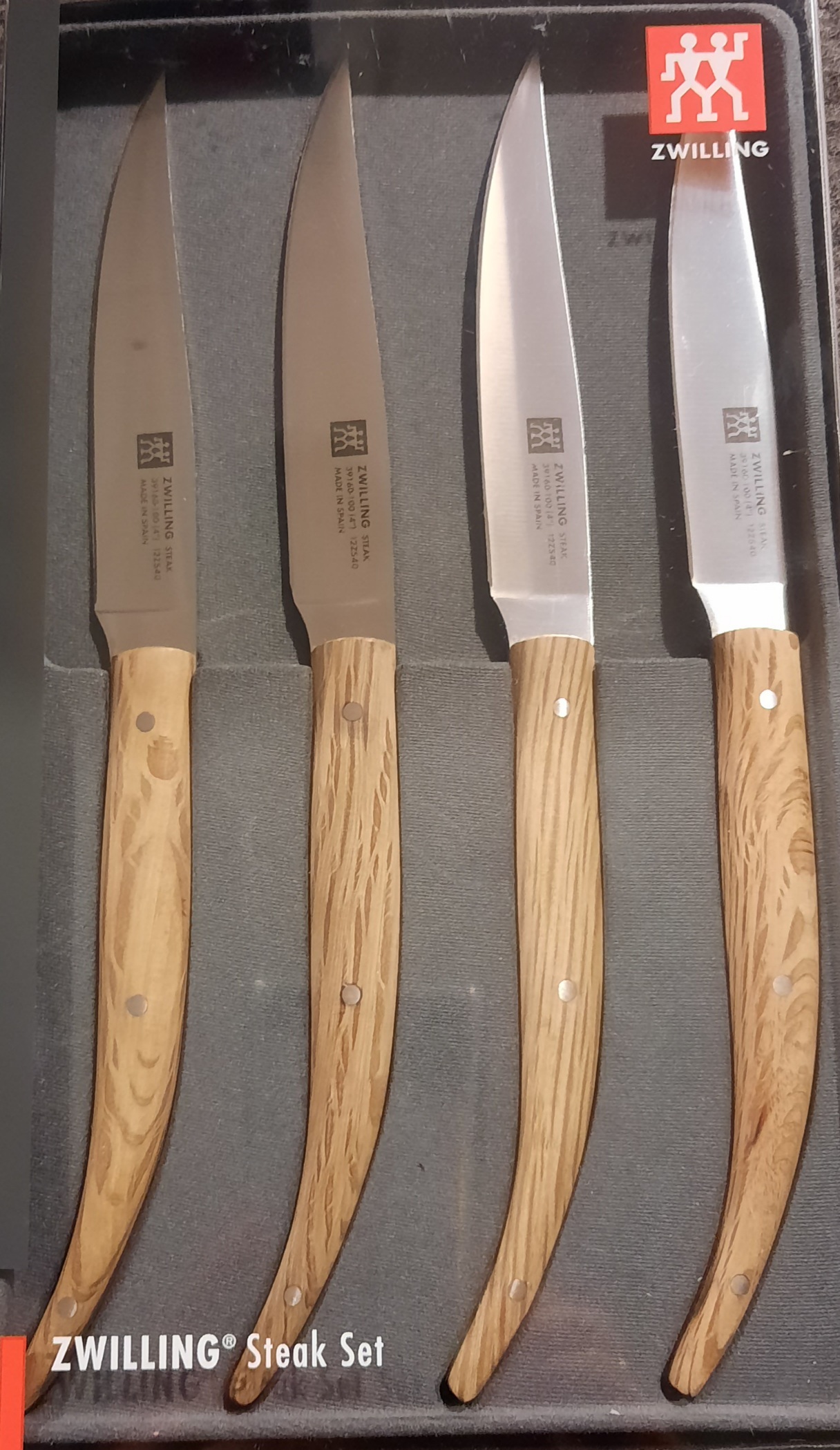 ZWILLING Steak-Sets Steakmesserset 4-tlg aus Eichenholz im Drei-Nieten-Design
