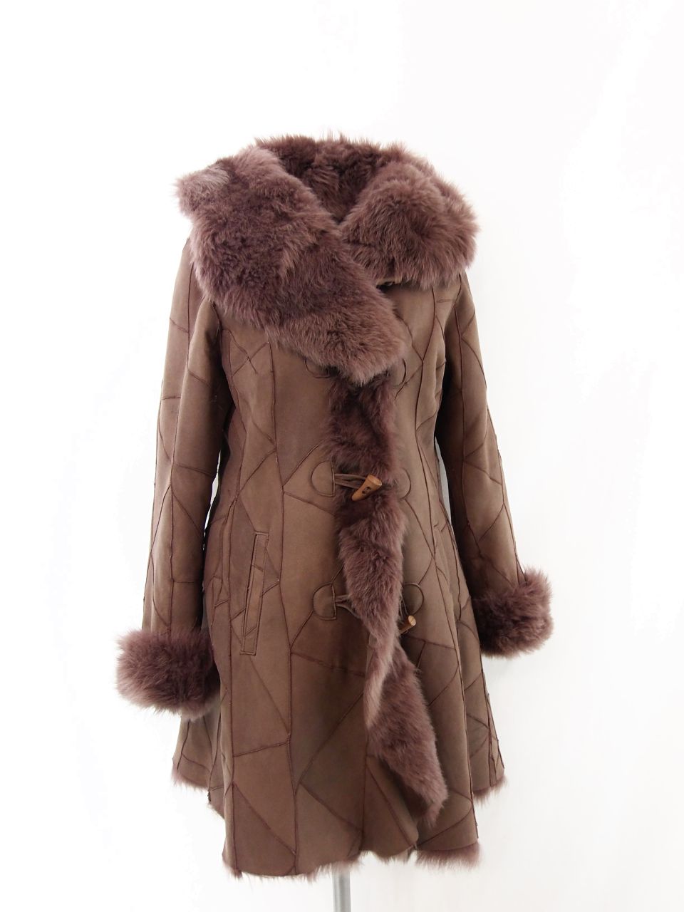 Toscana Damen Lammfelljacke, Taupe, Knebelknöpfe 40