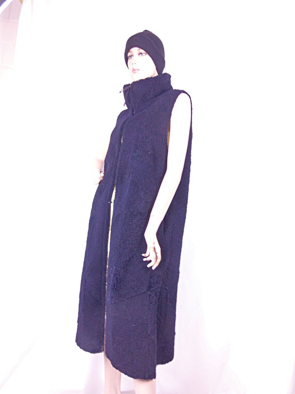 wadenlange, schmale Weste aus Lammfell, Wendeweste 42