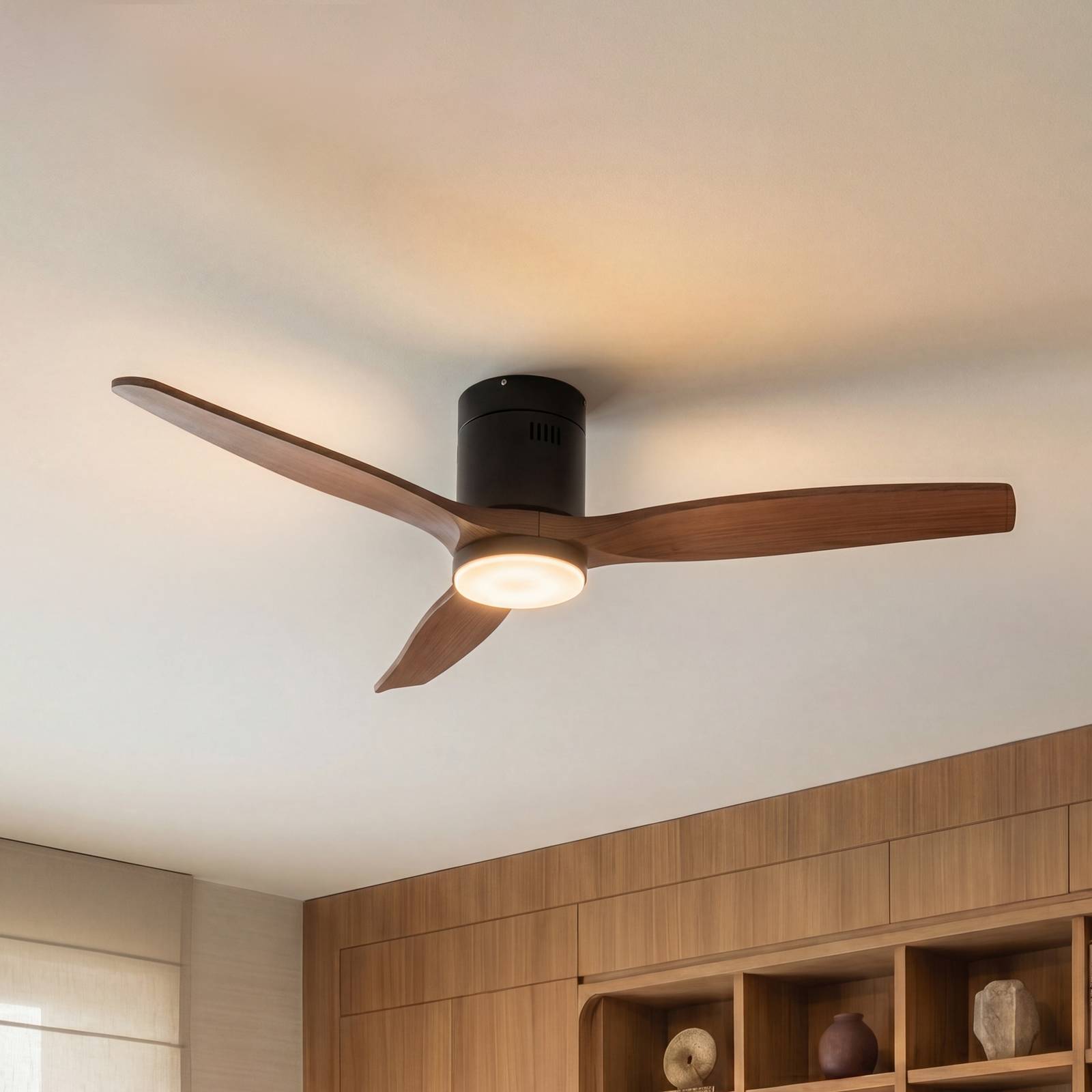 Lucande LED-Deckenventilator Brinia, Ø 132 cm, Holz, CCT