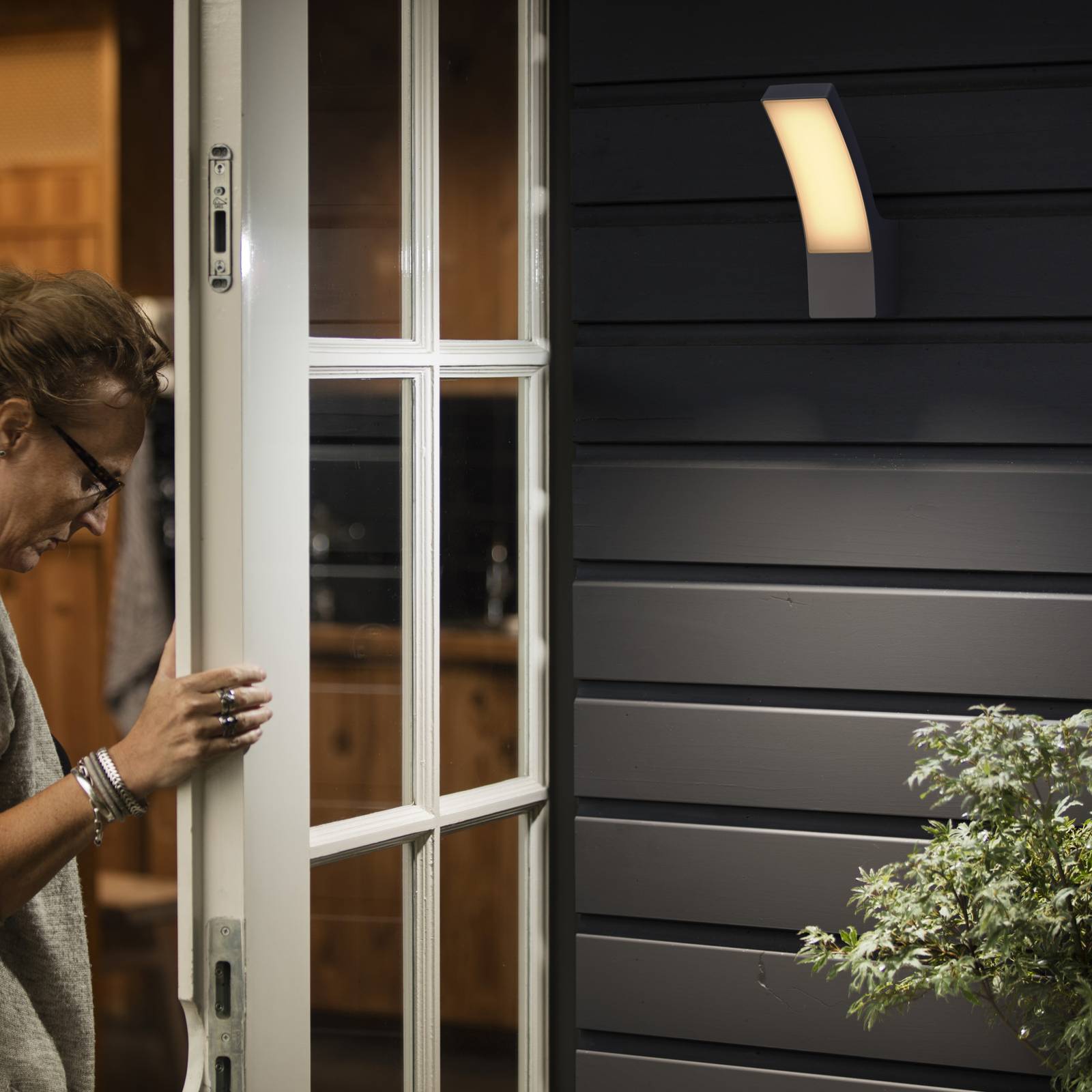 Philips Splay LED-Außenwandlampe anthrazit 2.700 K