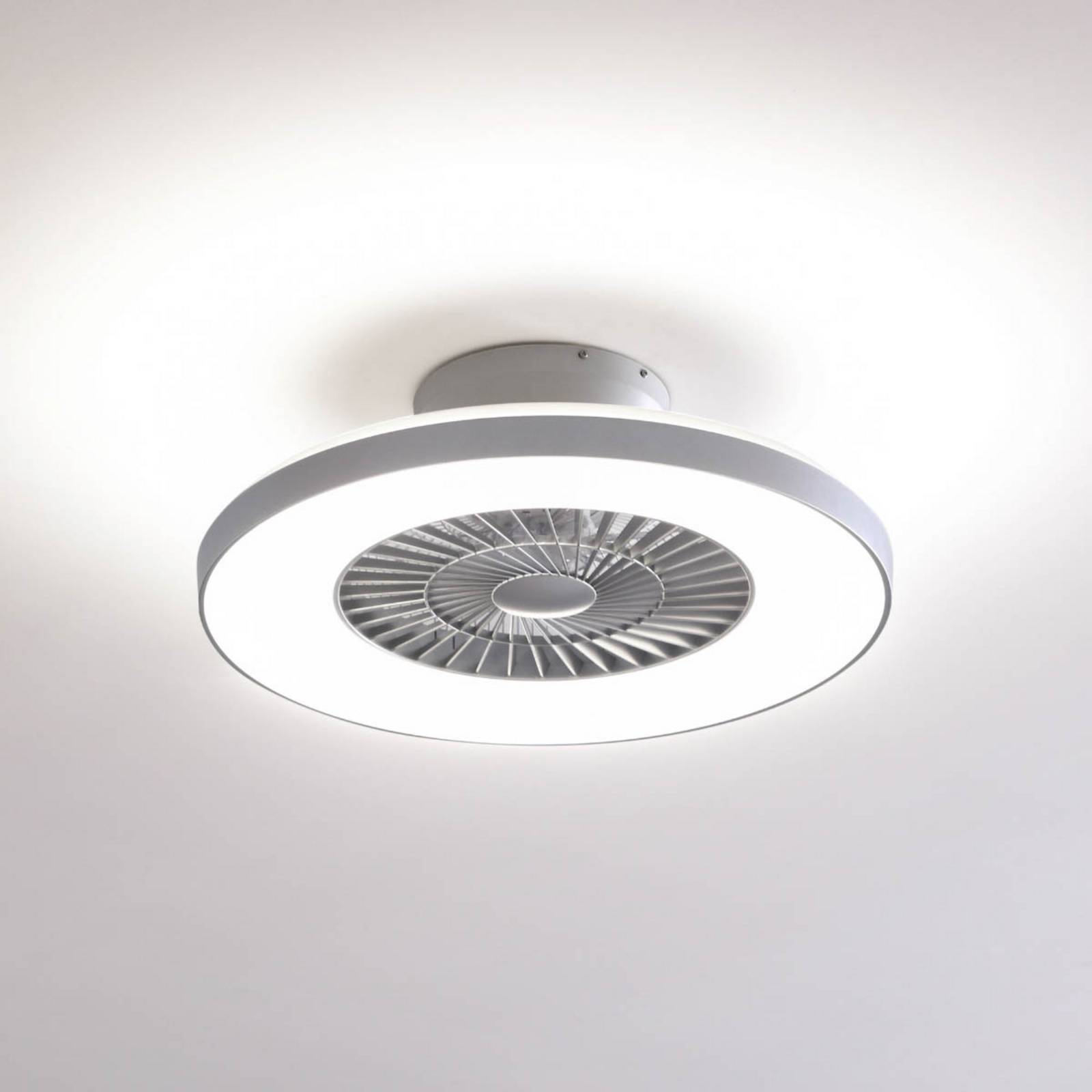 Lindby Smart LED-Deckenventilator Paavo, silber, leise, Tuya