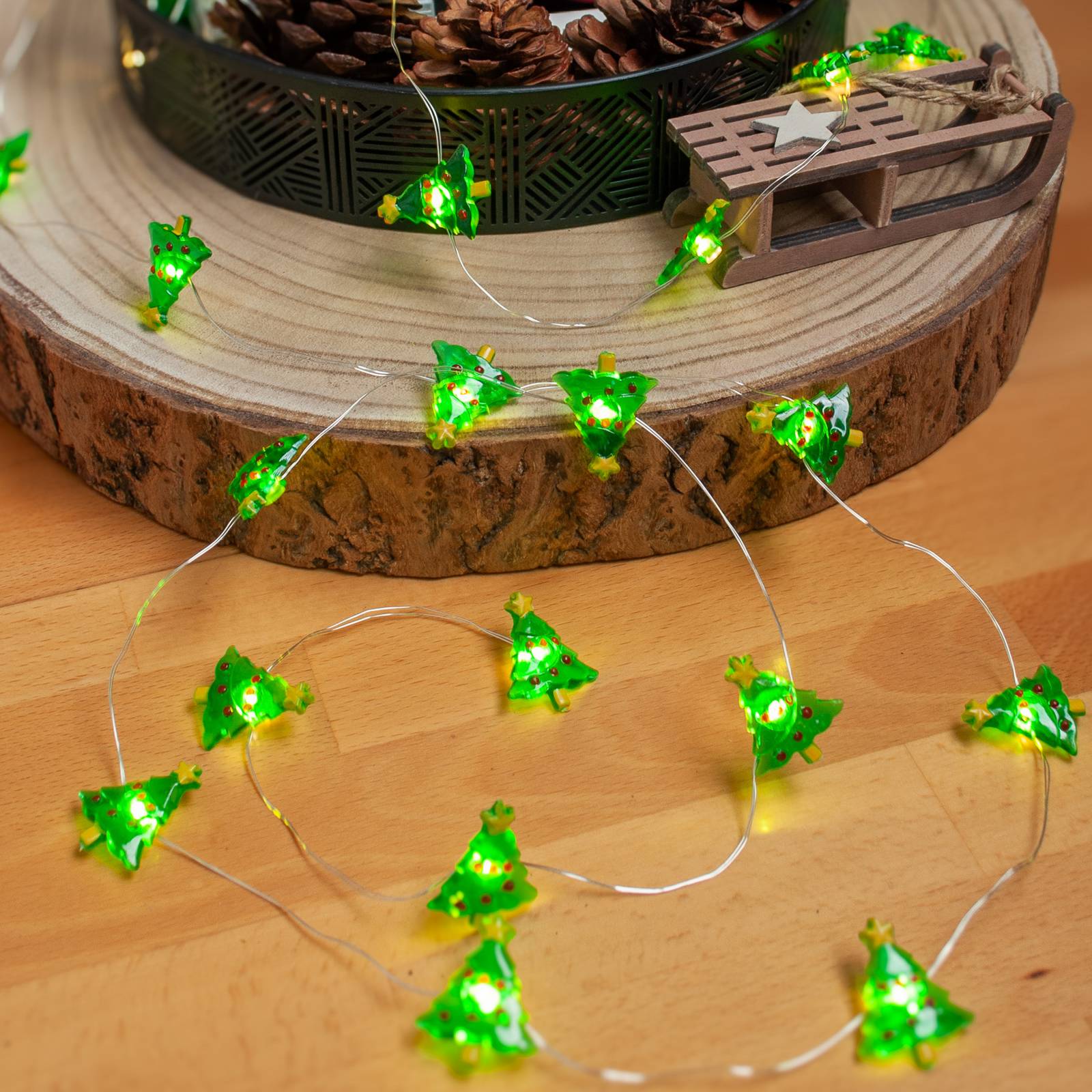 Lindby LED-Lichterkette Motje, Weihnachtsbäume, 320 cm, IP20