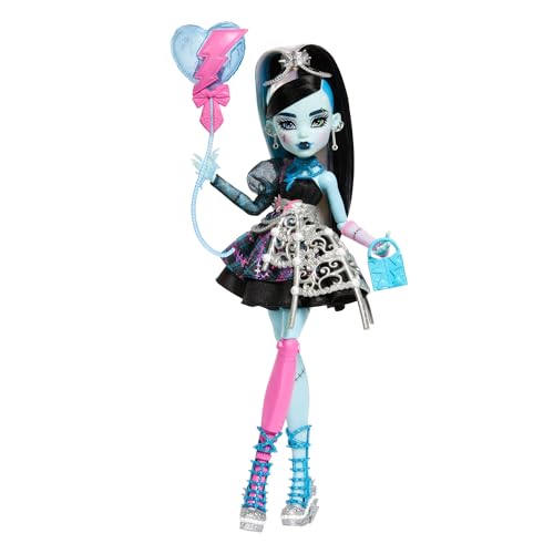 Monster High Scary Sweet Birthday-Puppe, Frankie Stein im schwarzen Partykleid mit themenbezogenem Zubehör wie Einladung, Luftballon, Geschenk, Lippenstift und mehr, JBG75