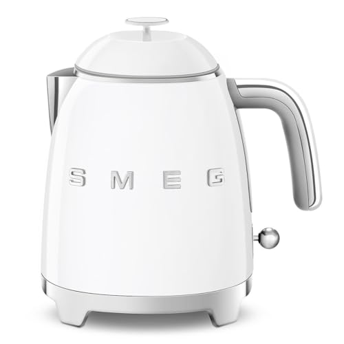 Smeg, Kleiner elektrischer Wasserkocher KLF05WHEU 0,8 L, Edelstahlfilter, Sicherheitsabschaltung, Wasserstandsanzeige, rutschfester Boden und integrierte Kabelaufwicklung, Leistung 1400W, Weiß