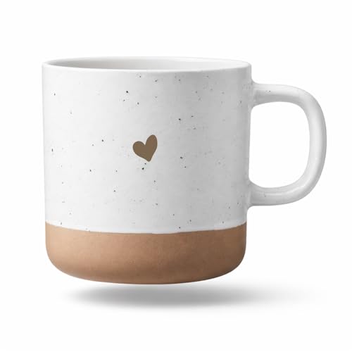 Bergliebe Keramiktasse Motiv | Liebestasse | Kaffeetasse | Teebecher weiß mit beigem Boden | Geschenk für Partner, Freundin | Lieblingsmensch | 360 ml Pohmer Design (Herz)