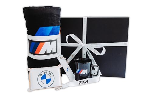 BMW 5 Teiliges Geschenkset Geschenkset in exklusiver Geschenkbox Scheibenschwamm Schlüsselband Textil-Schlüsselanhänger Baumwolltuch M Tasse – Hochwertige Magnetverschluss-Box Handtuch