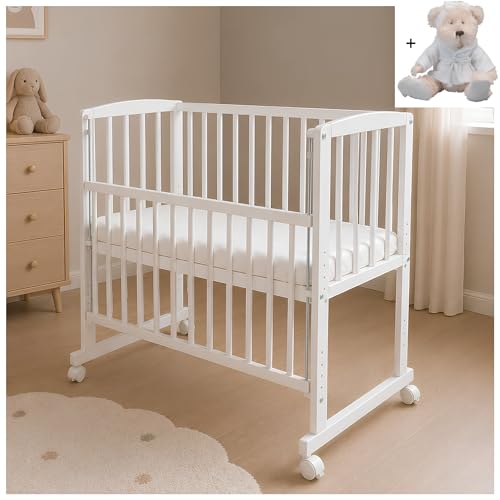 Baby Delux Baby Beistellbett weiß 90x40 cm Babybett Stubenwagen höhenverstellbar mobil mit Rädern und Matratze inkl. Kuscheltier Teddy