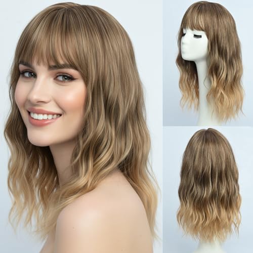 SIMKAYLEE Gewellt Lange Ombre Blonde Perücke mit Pony für Frauen Locken Mittellang Blond Perücken Damen Halblang Aschblonde perrücke für den täglichen Gebrauch Party Long Wavy Blonde Wig (40 cm)