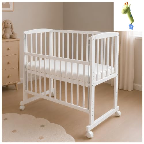 Baby Delux Baby Beistellbett weiß 90x40 cm Babybett Stubenwagen höhenverstellbar mobil mit Rädern und Matratze inkl. Greif-Quietsche Giraffe