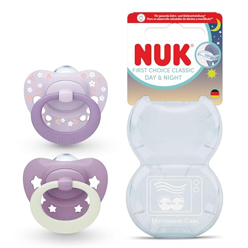 NUK First Choice Classic Day & Night Baby Schnuller | 18-36 Monate | Orthodontische Beruhigungssauger, die im Dunkeln leuchten | 95% Akzeptanz bei Babys** | Lila | 2 Stück