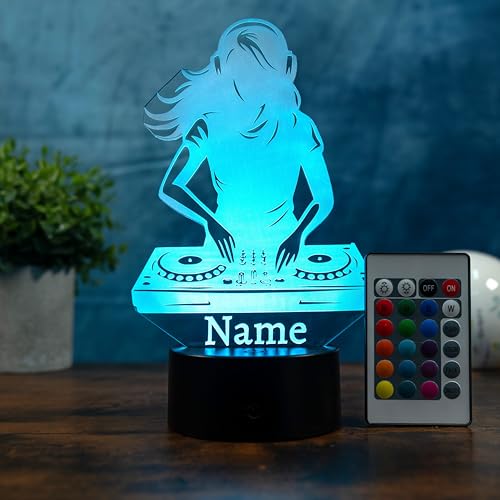 Optechvisual Personalisierte DJ Lampe – LED Nachtlicht mit Name & Gravur – Geschenkidee für DJane, Musikliebhaber & Clubfans – Dimmbares Licht mit Farbwechsel & Fernbedienung – Musik Deko für Zuhause