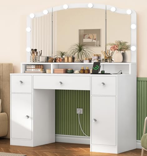 FIONESO Schminktisch mit 3 klappbaren Spiegeln, Schminktisch mit 10 LED-Leuchten und Steckdosen, Frisiertisch mit 3 Schubladen und Zwei Schränken, für Frauen, Schlafzimmer, Weiß