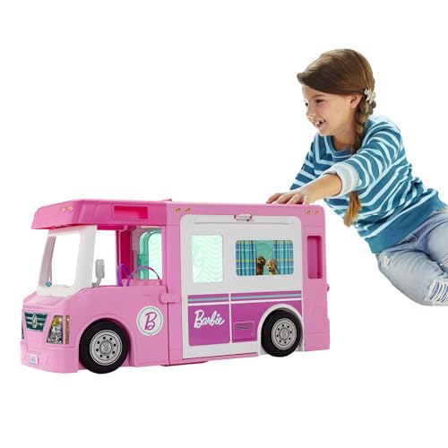 Barbie 3-in-1 Super Abenteuer-Camper mit Zubehör, Pool, umbaubarem Truck, Boots, 60 Camping-Zubehörteilen, Puppe, als Geschenk für Kinder ab 3 Jahren geeignet, GHL93