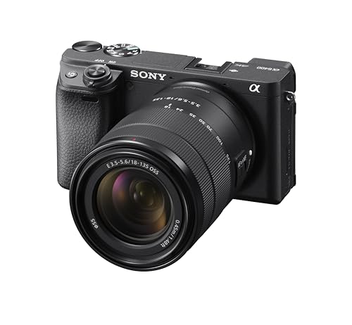 Sony Alpha 6400 APS-C Spiegellose Kamera mit 18-135mm Objektiv (Schneller 0,02s Autofokus mit Augenerkennung für Mensch und Tier, 4K-Filmaufnahmen und neigbares Display für Vlogging)