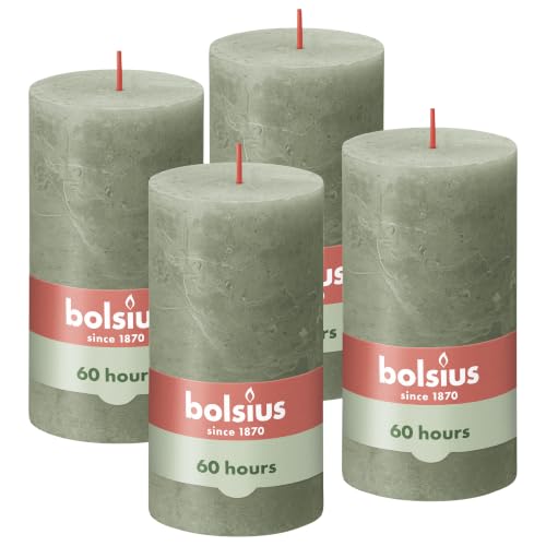 Bolsius Rustik Stumpenkerzen - Olivengrün - 4 Stück - 13 x 7 cm - Dekorative Haushaltkerzen - Natürliches Pflanzenwachts - Ohne Palmöl