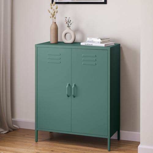 skølm Atria Metall Kommode – Sideboard in Dunkelgrün – Metallschrank mit 3 Fächern & Doppeltüren – Mehrzweckschrank mit flexiblen Einlegeböden – Industrial Highboard – Aufbewahrungsschrank/Flurschrank