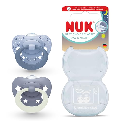 NUK First Choice Classic Day & Night Baby Schnuller | 0-6 Monate | Orthodontische Schnuller, die im Dunkeln leuchten | 95% Akzeptanz bei Babys** | Blau | 2 Stück