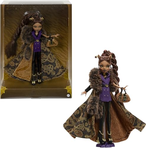 Monster High Puppe, Clawdeen Wolf House of Wolf Sammelfigur mit Kunstpelz-Jacquard-Mantel, violettem Blazerkleid, Pantaboots und goldenen Accessoires, JDR66