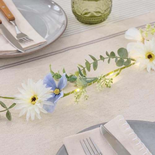 Lights4fun Beleuchtete Girlande Lichterkette mit blauen und weißen Kunstblüten | mit warmweißen LEDs | Batteriebetrieb & Timer | Dekoration Frühling & Sommer für Innen & Außen| Länge 1,75 m