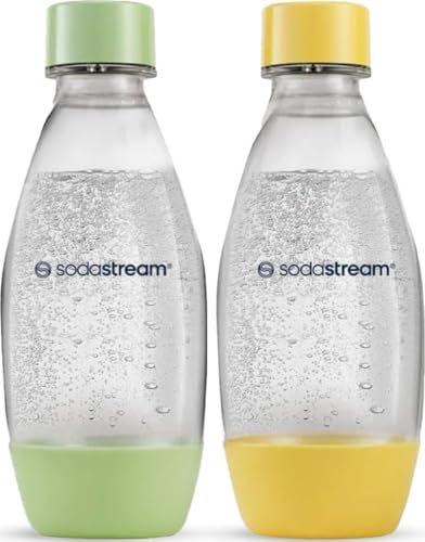 SodaStream 0,5L Kunststofflasche - kompatibel mit TERRA, GAIA, ART, ENSO, DUO, E-DUO Wassersprudler, spülmaschinengeeignete Wasserflasche, BPA-freie Sprudelflasche, Farbe: gelb & grün, 2er-Pack