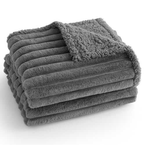 BEDSURE wasserdichte Hundedecke - 76 * 102 cm Hundedecke waschbar für mittelgroße Hunde, Haustier Decke flauschig und weich, Schutzdecke Hundesofa, Decke für Hunde, Grau