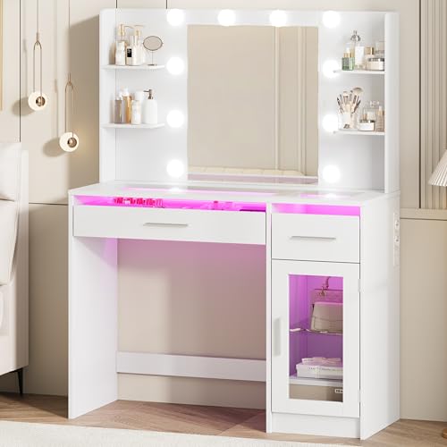 Kotascoy Schminktisch mit Beleuchtung Kosmetiktisch mit Glasplatte 2 Schubladenund 4 offene Regalböden Steckdose Frisiertisch mit RGB Lichtstreifen Make-up-Tisch mit Spiegel weiß