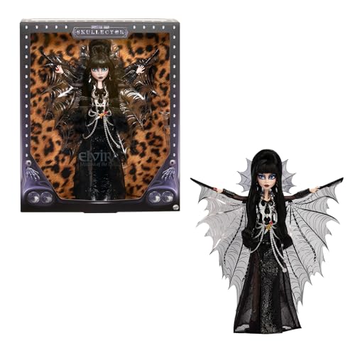 Monster High-Puppe, Elvira, Herrin der dunklen Magie, Sammelfigur in einem schwarzen Kunstlederkleid mit silbernem Batwing-Cape und hochwertigem Zubehör, HYV99