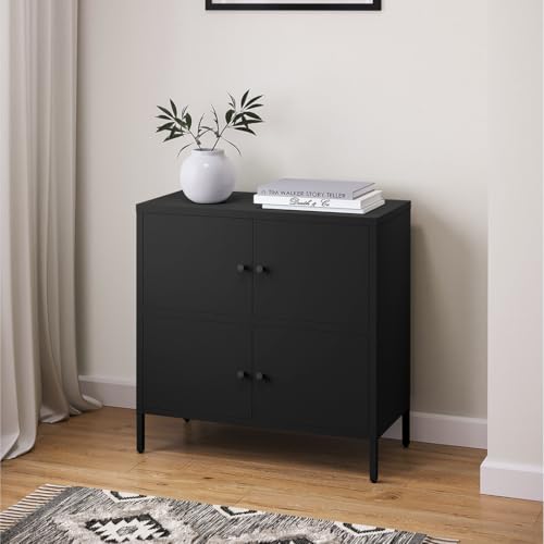 skølm Atriona Metall Kommode – Sideboard mit 2 Fächern & 4 Türen – Metallschrank in Schwarz – Kleiner Mehrzweckschrank 80 cm breit – höhenverstellbare Füße – Aufbewahrungsschrank – Wohnzimmerschrank