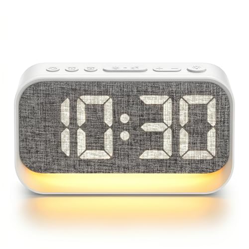 Rizeola Digitaler Wecker, LED Alarm Clock mit Licht, Digitaluhr für Nachttisch/Schreibtisch, Netzbetrieben/Batteriebetrieben, Einstellbare Helligkeit, Snooze