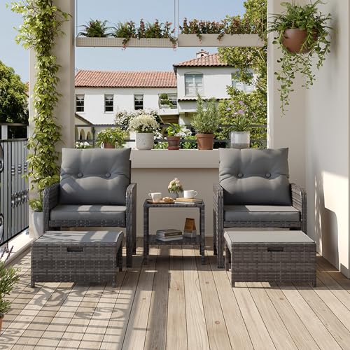 Amopatio 5-teiliges Polyrattan Gartenmöbel Set, Rattan Lounge Set mit 2 Hockern und Glastisch, Wetterfestes Garten Sofa Set mit Sitzkissen für Garten, Terrasse, Balkon, Grau