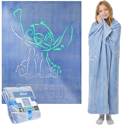 Get Trend Disney Stitch Kuscheldecke Leuchtend 130x150 cm, Flauschige Decke aus Fleece, Leuchtet im Dunkeln, Geschenke für Kinder & Erwachsene (Lila Stitch)