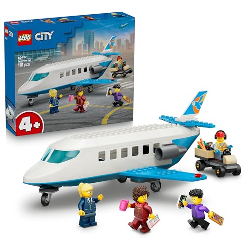 LEGO City Passagierjet Spielzeug - Flugzeug Modellbausatz mit 4 Minifiguren und Reisezubehör - Lernspielzeug - Geburtstagsgeschenk für Jungen ab 4 Jahren - 60492