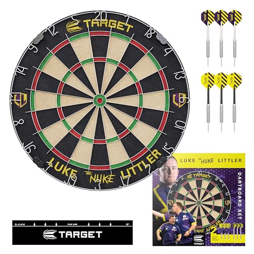 Target Darts Luke Littler Dartboard Set | Spieler-Edition The Nuke“ Dartboard-Set mit 2 Sets Steel-Dart-Dartspitzen, Wurf-Linie nach Wettkampfstandard | Professionelles Dart-Setup & Zubehör