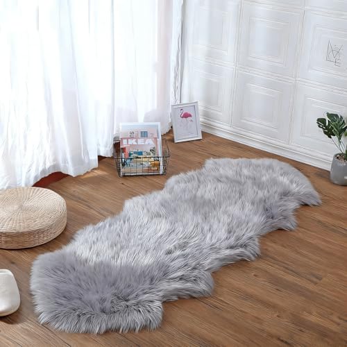 Faux Lammfell Schaffell Teppich 60x120 cm, Lammfellimitat Teppich Flauschiger Weicher Fell Teppiche Longhair Fell Lammfellimitat Carpet für Stühle Sofa Schlafzimmer Kinderzimmer (Grau, Unregelmäßig)