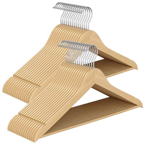 SONGMICS Kleiderbügel Holz, 30er Set, Holzbügel schlank, Bügel, platzsparend, Hosenbügel, 360° drehbarer Haken, Birkenholz, für Träger und Jacken, naturfarben CRW030K01