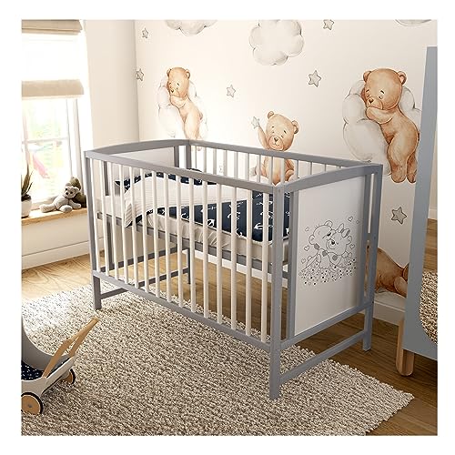 Baby Delux Babybett Kinderbett 60x120 Weiß Grau mit Matratze Bärchen Motiv mit Schlupfsprossen