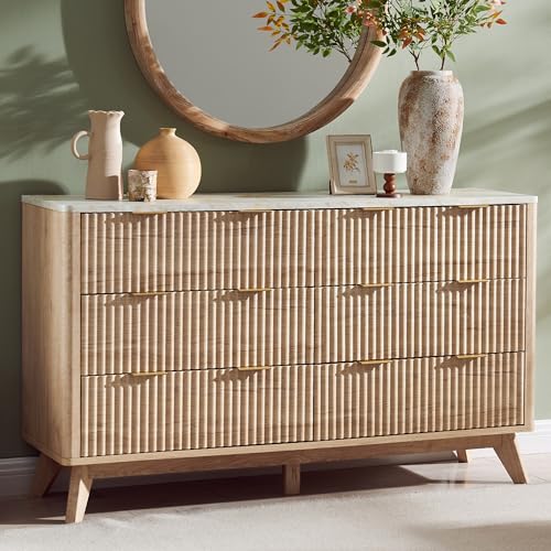 AetherWood Kommode mit 6 Schubladen, 137 cm Breit, Moderner Rillen-Schubladenschrank, Gewölbtes Design, mit Melaminplatte in Marmor-Optik, Sideboard für Schlafzimmer & Wohnzimmer, Natur-Eiche