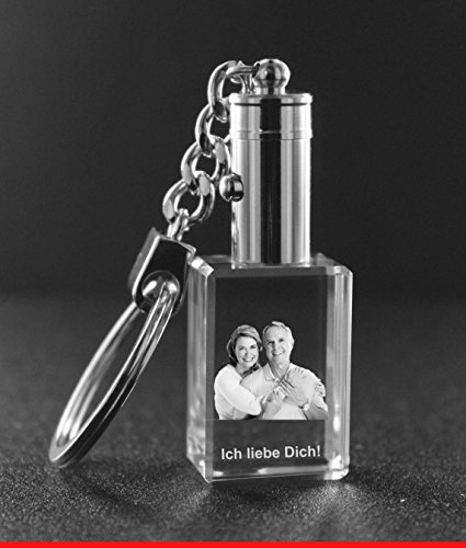 VIP-LASER 2D GRAVUR Glas Kristall Schlüsselanhänger mit LED-Beleuchtung Hochformat mit Deinen Eltern oder Grosseltern. Dein Wunschfoto für die Ewigkeit mitten in Glas! LED = WEISS
