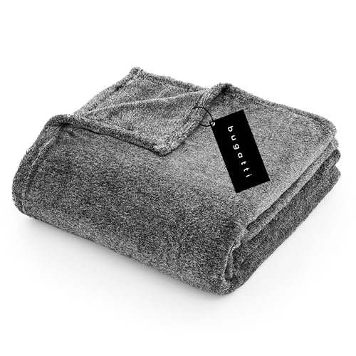 Bugatti 3300 Kuscheldecke XL 160x220cm – kuschelige Decke dunkelgrau, hochwertige Markenqualität aus Flanellflausch, warm und weich